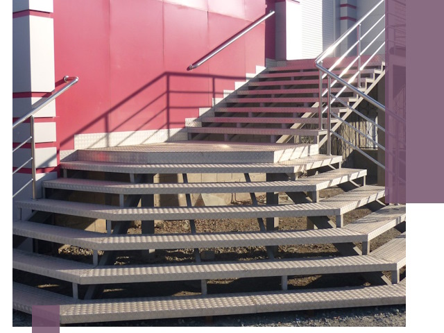 Лестницы для магазина в Нерюнгри — изготовление и монтаж