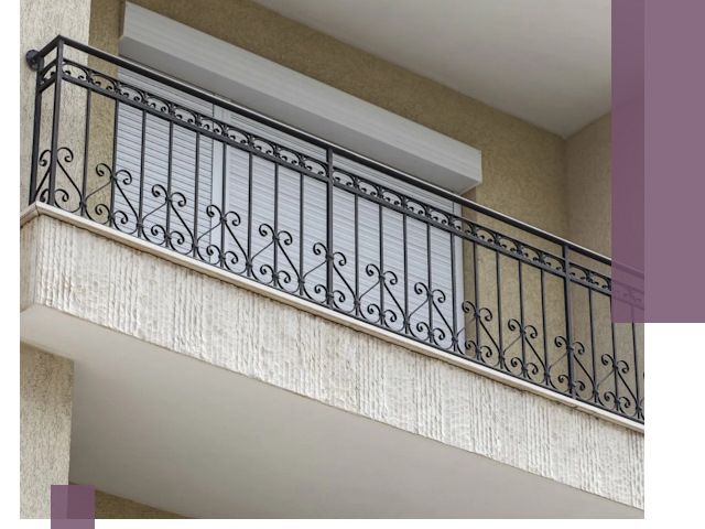 Балконные ограждения из металла и стекла в Нерюнгри для домов